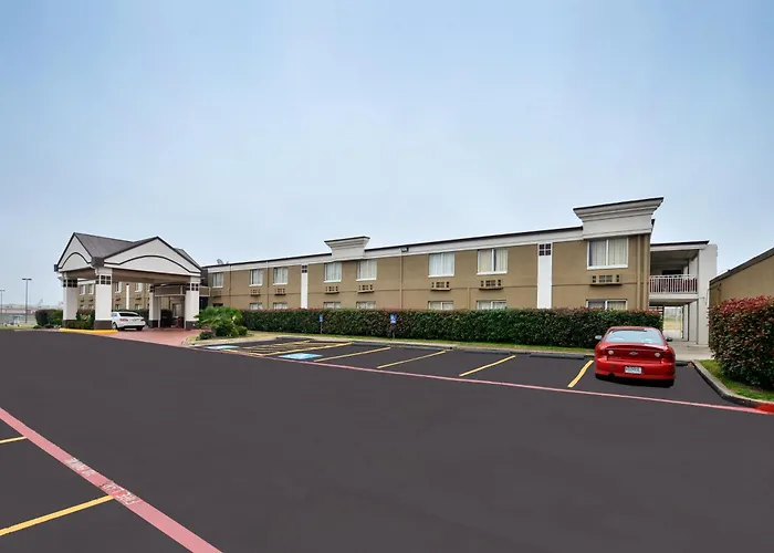 Resort: Super 8 By Wyndham Grand Prairie North