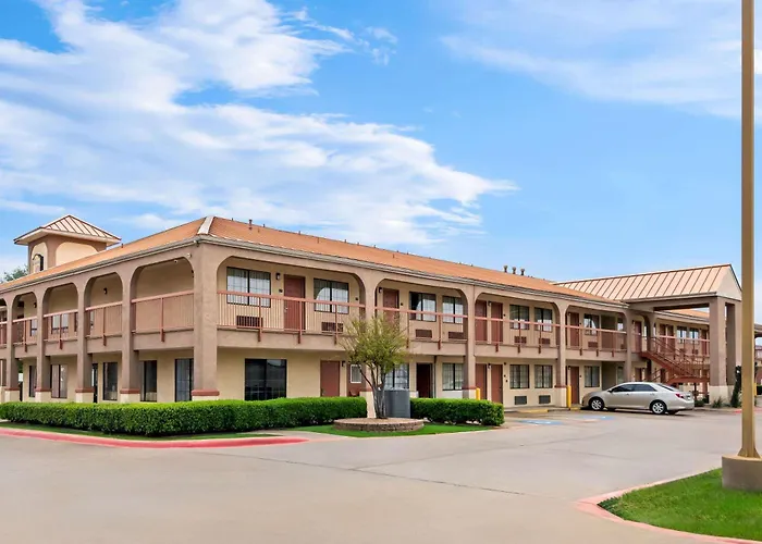 Motel: Super 8 By Wyndham Grand Prairie Southwest