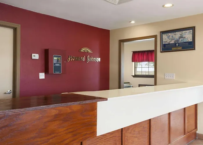 Motel: Howard Johnson By Wyndham Grand Prairie Near Lone Star Park